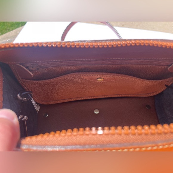 Dooney & Bourke Black / Tan Vintage Leather Satchel Crossbody Purse - Picture 9 of 13